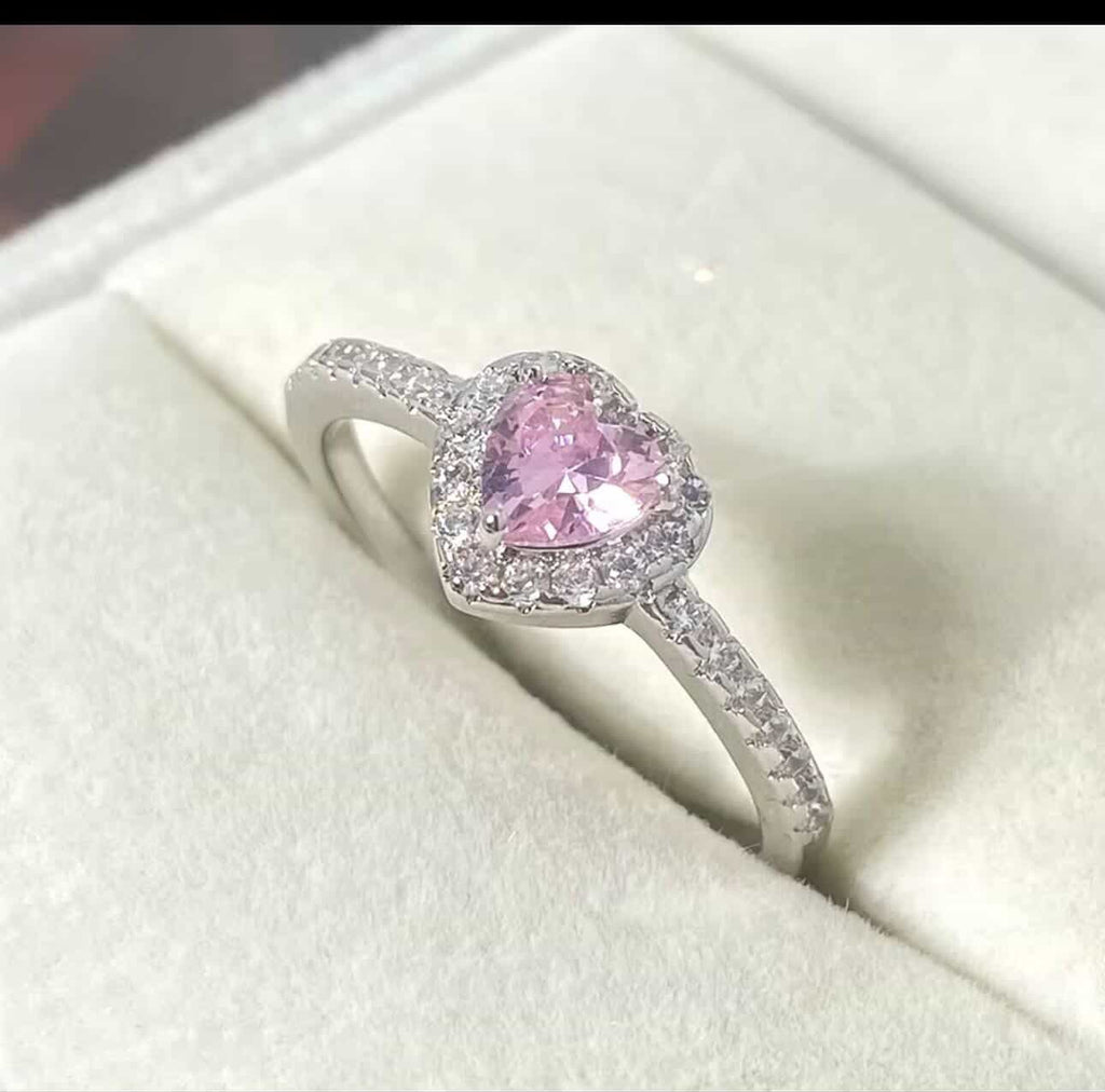 Anillo con Diamante Elegante